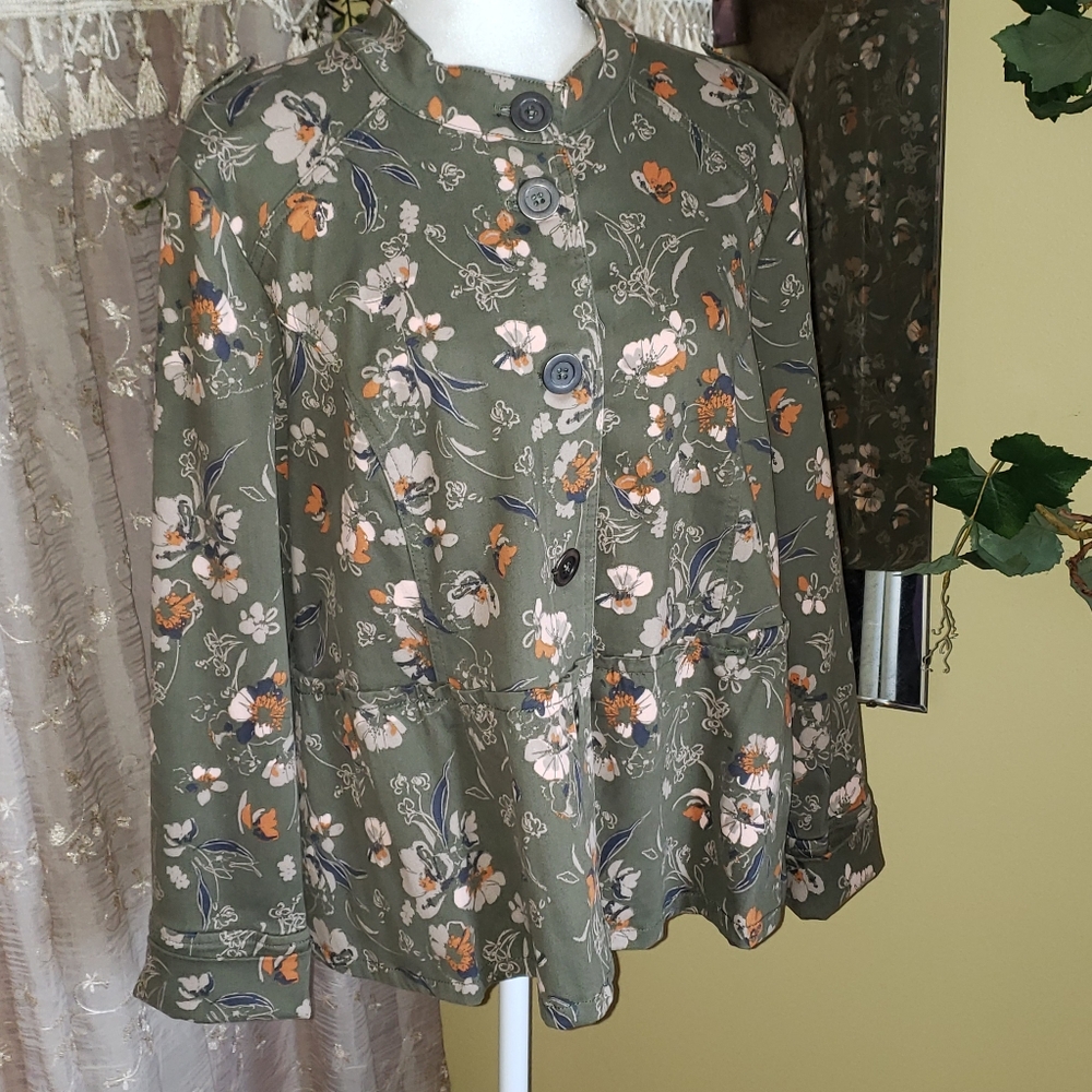 Motto | Beautiful green floral shacket